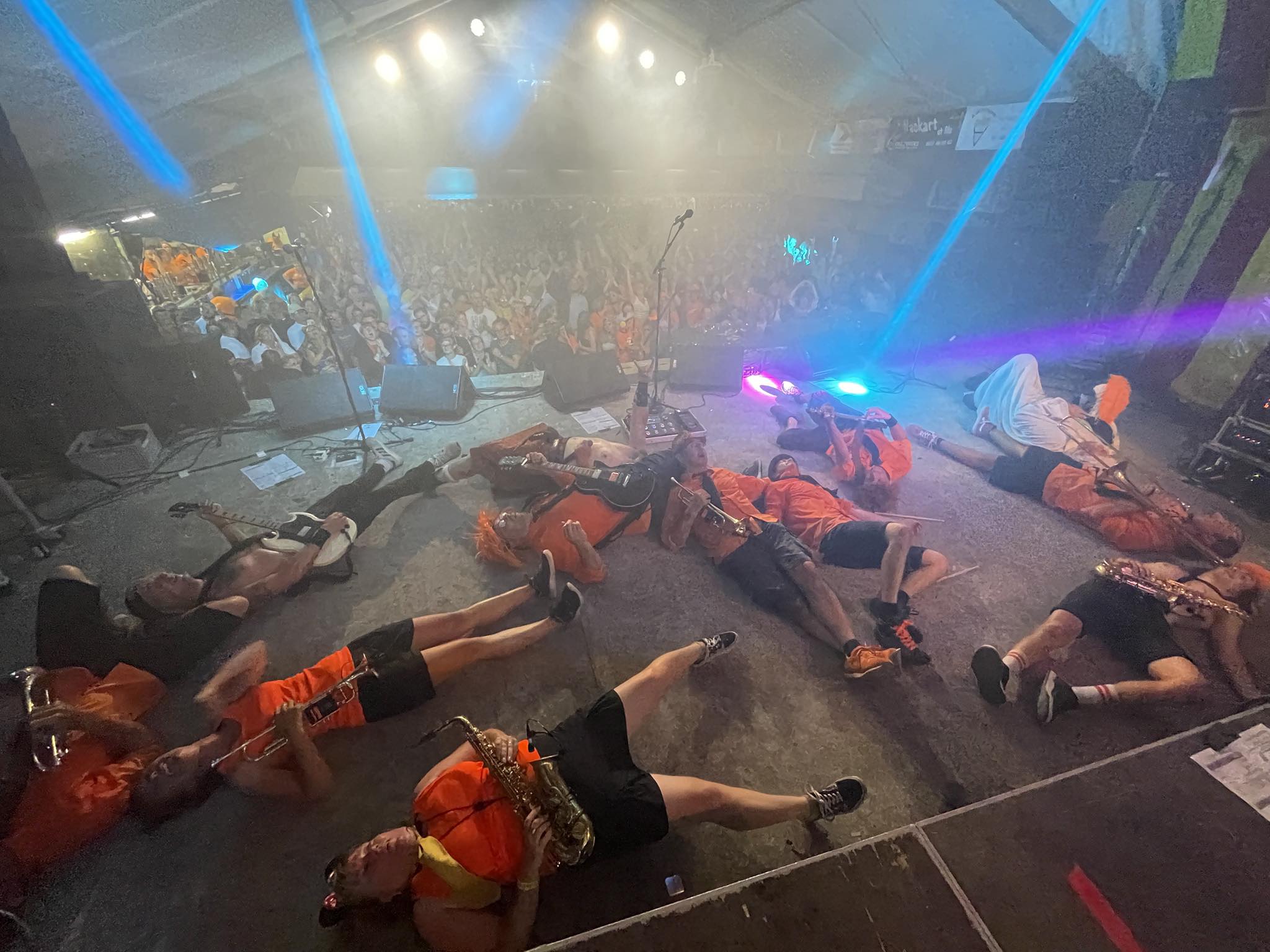 Les Poulycrocs : farandoleurs fous, records en vue et Crocs bien vissées ! (+ vidéos)