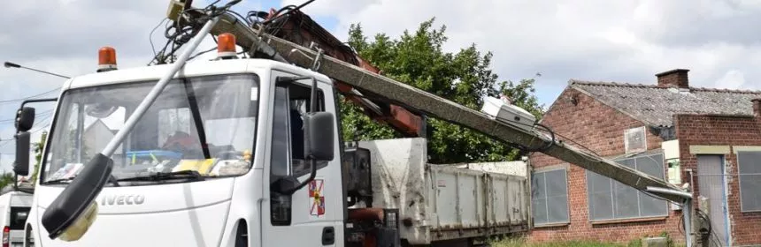 Mouscron Poteau Sur Vehicule Communal
